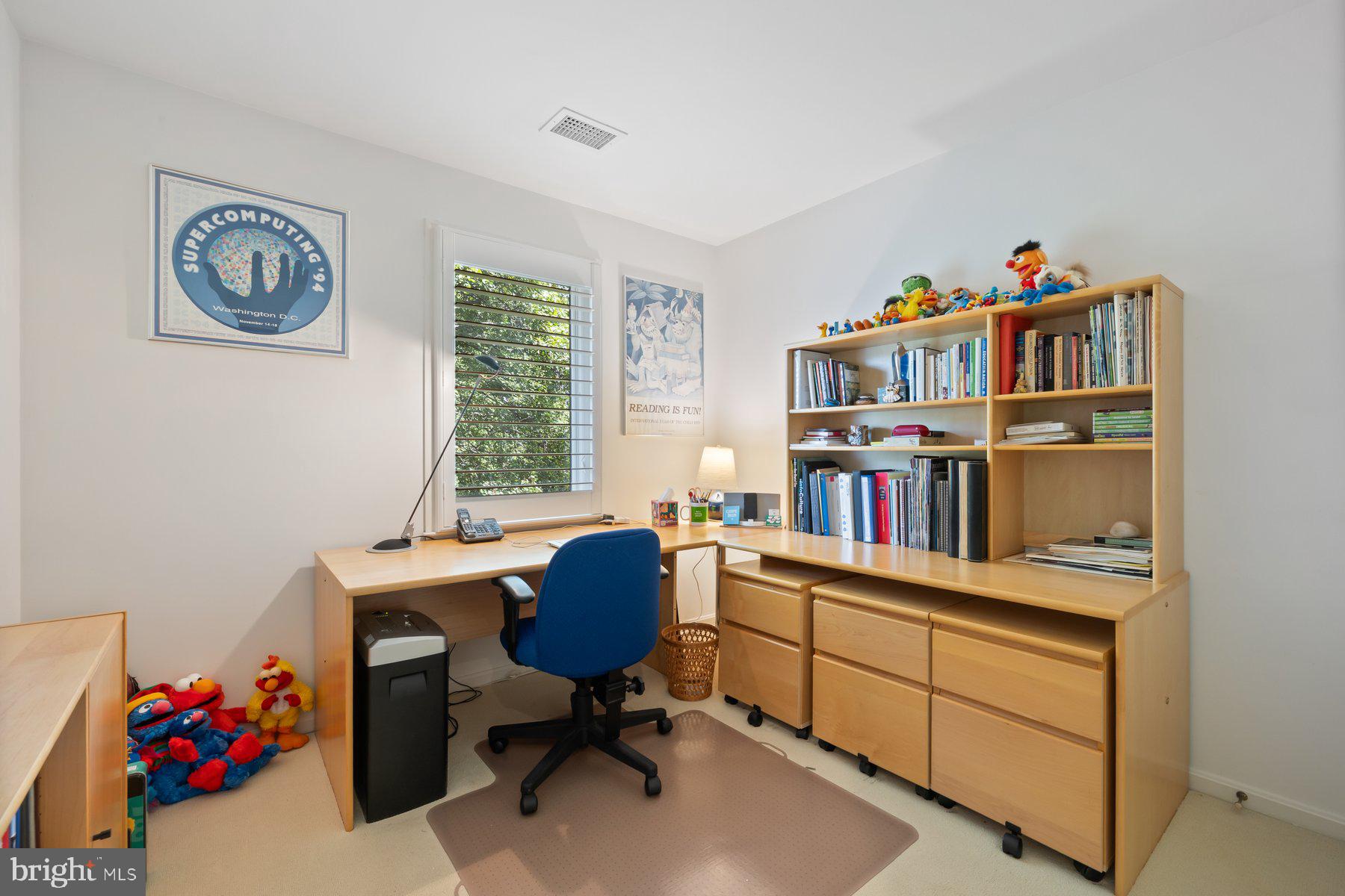 16400 Montecrest Lane Gaithersburg, MD 20878 - Photo 28 of 58 a view of a workspace with a workspace