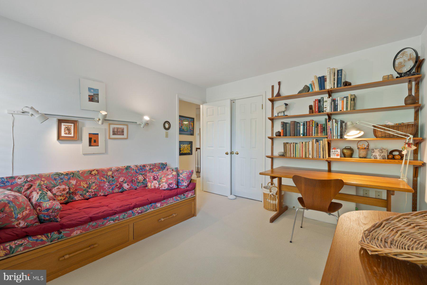 16400 Montecrest Lane Gaithersburg, MD 20878 - Photo 31 of 58 a bedroom with furniture and a book shelf