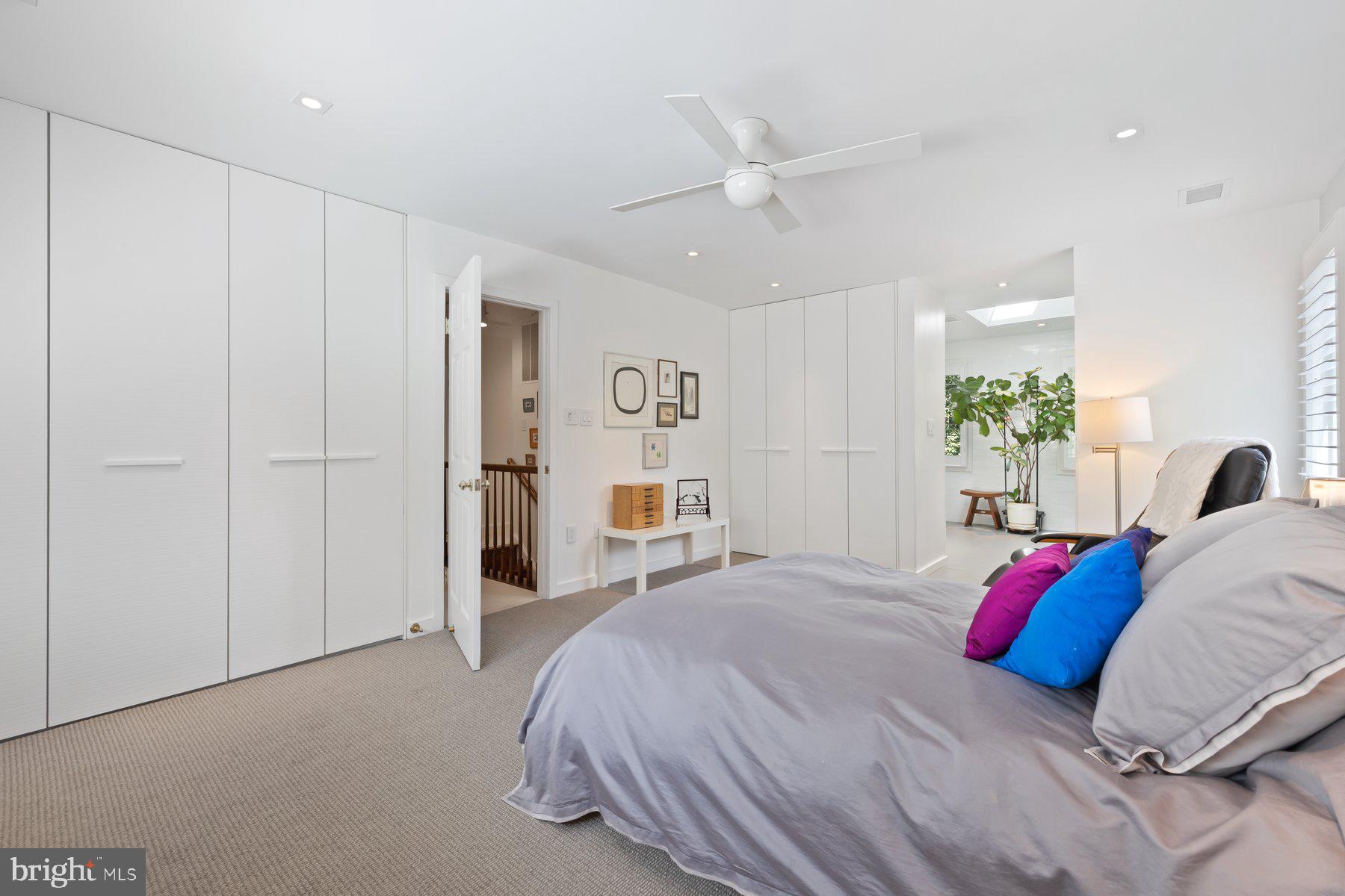 16400 Montecrest Lane Gaithersburg, MD 20878 - Photo 39 of 58 a bedroom with a large bed and a chandelier