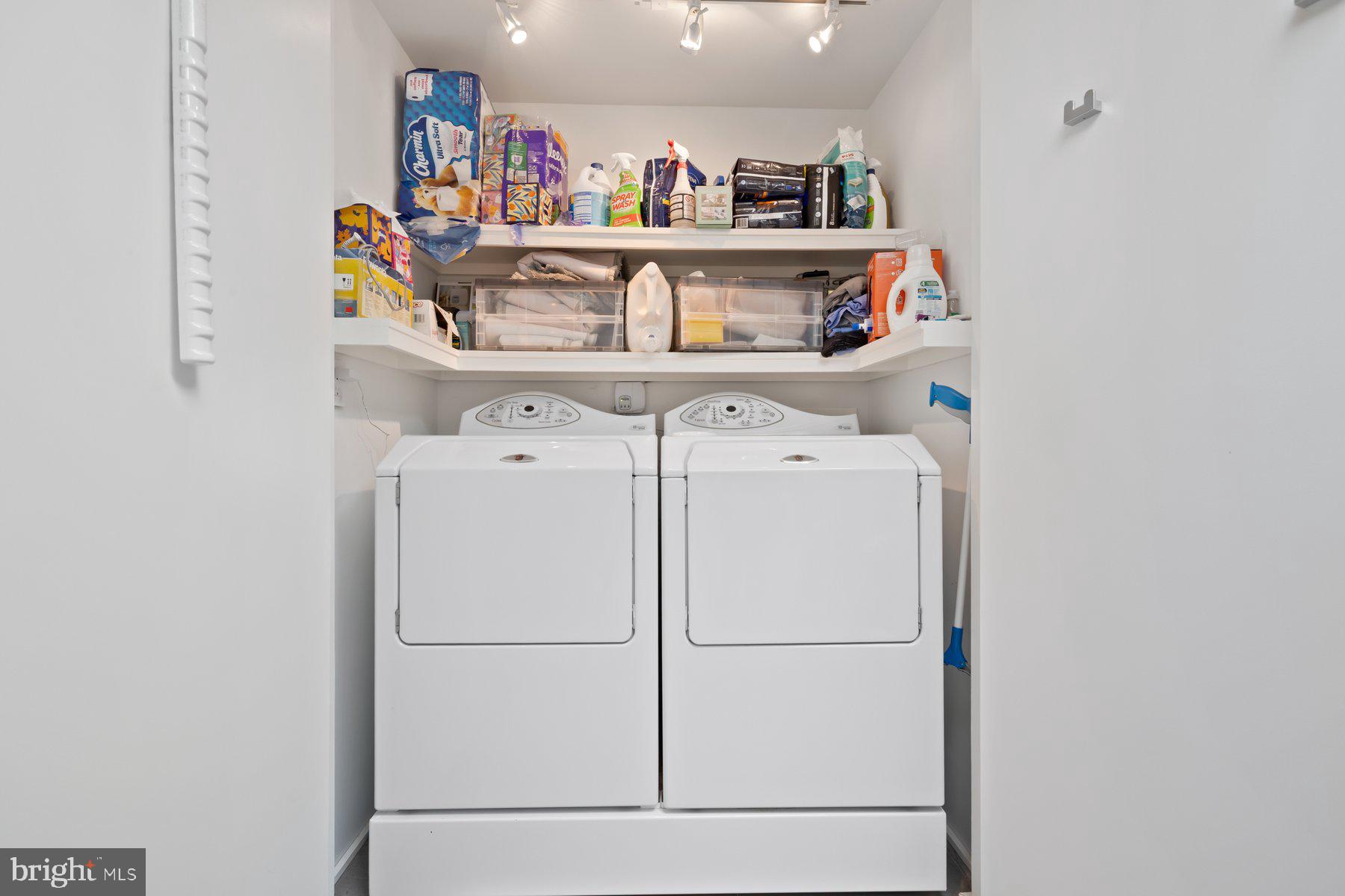 16400 Montecrest Lane Gaithersburg, MD 20878 - Photo 42 of 58 a utility room with dryer and washer