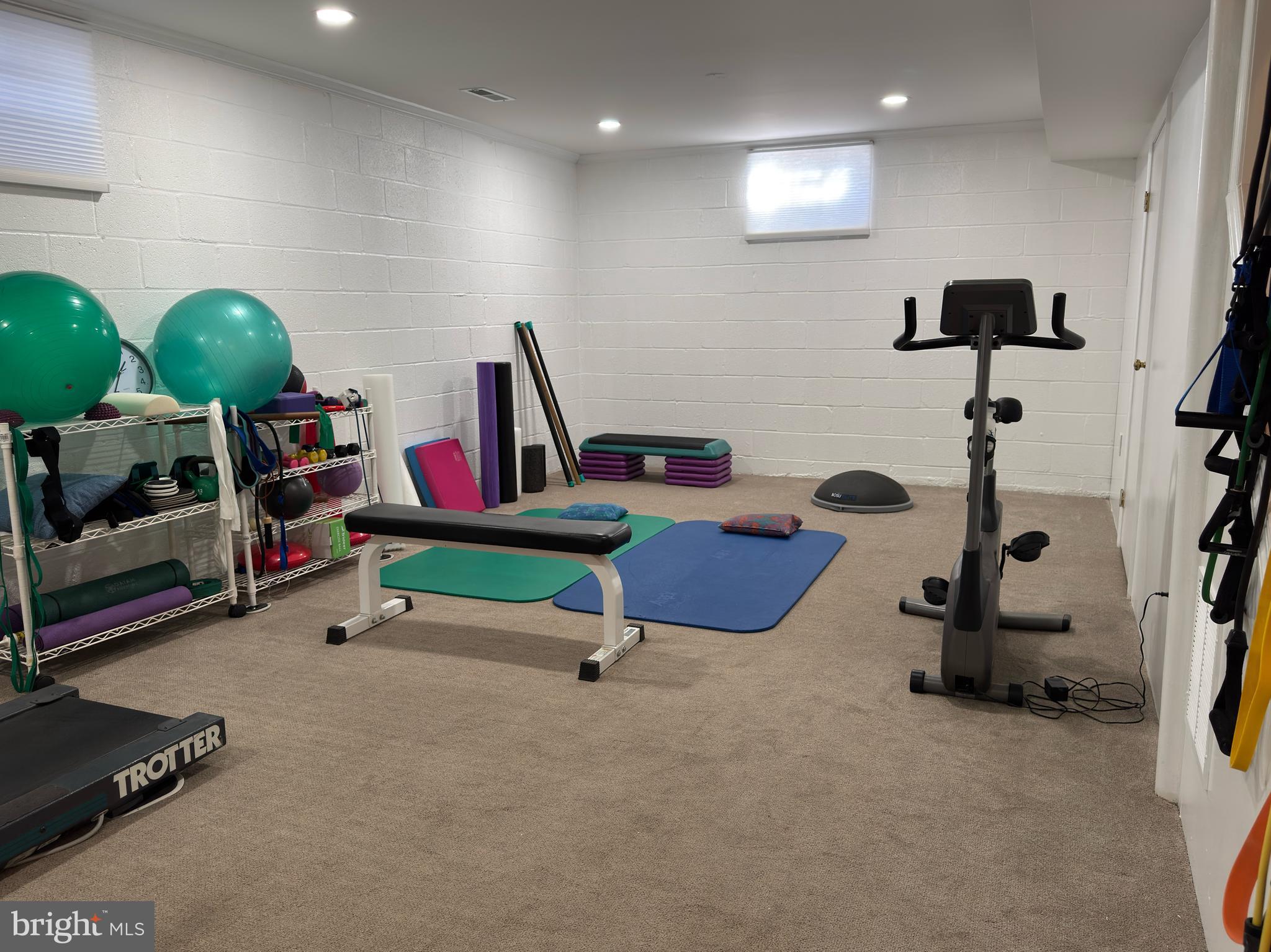16400 Montecrest Lane Gaithersburg, MD 20878 - Photo 43 of 58 a room with gym equipment and a flat screen tv
