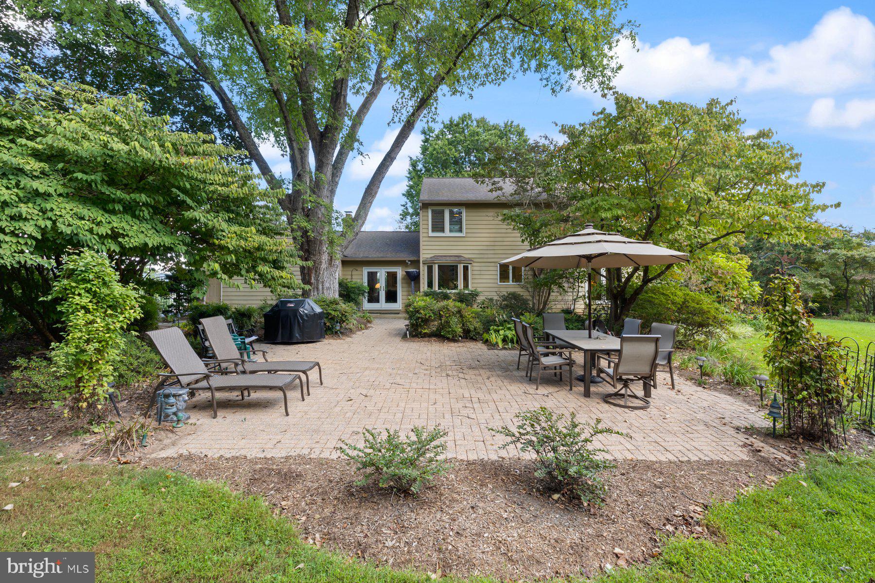 16400 Montecrest Lane Gaithersburg, MD 20878 - Photo 47 of 58 a view of patio with chairs and table under an umbrella