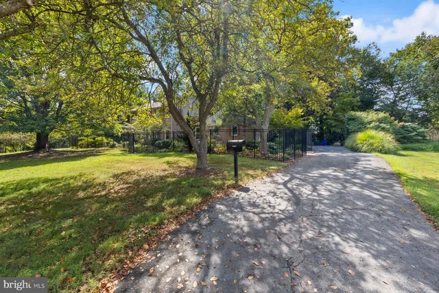 $925,000 | 16400 Montecrest Lane, Gaithersburg, MD 20878