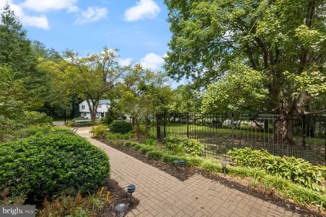 $925,000 | 16400 Montecrest Lane, Gaithersburg, MD 20878