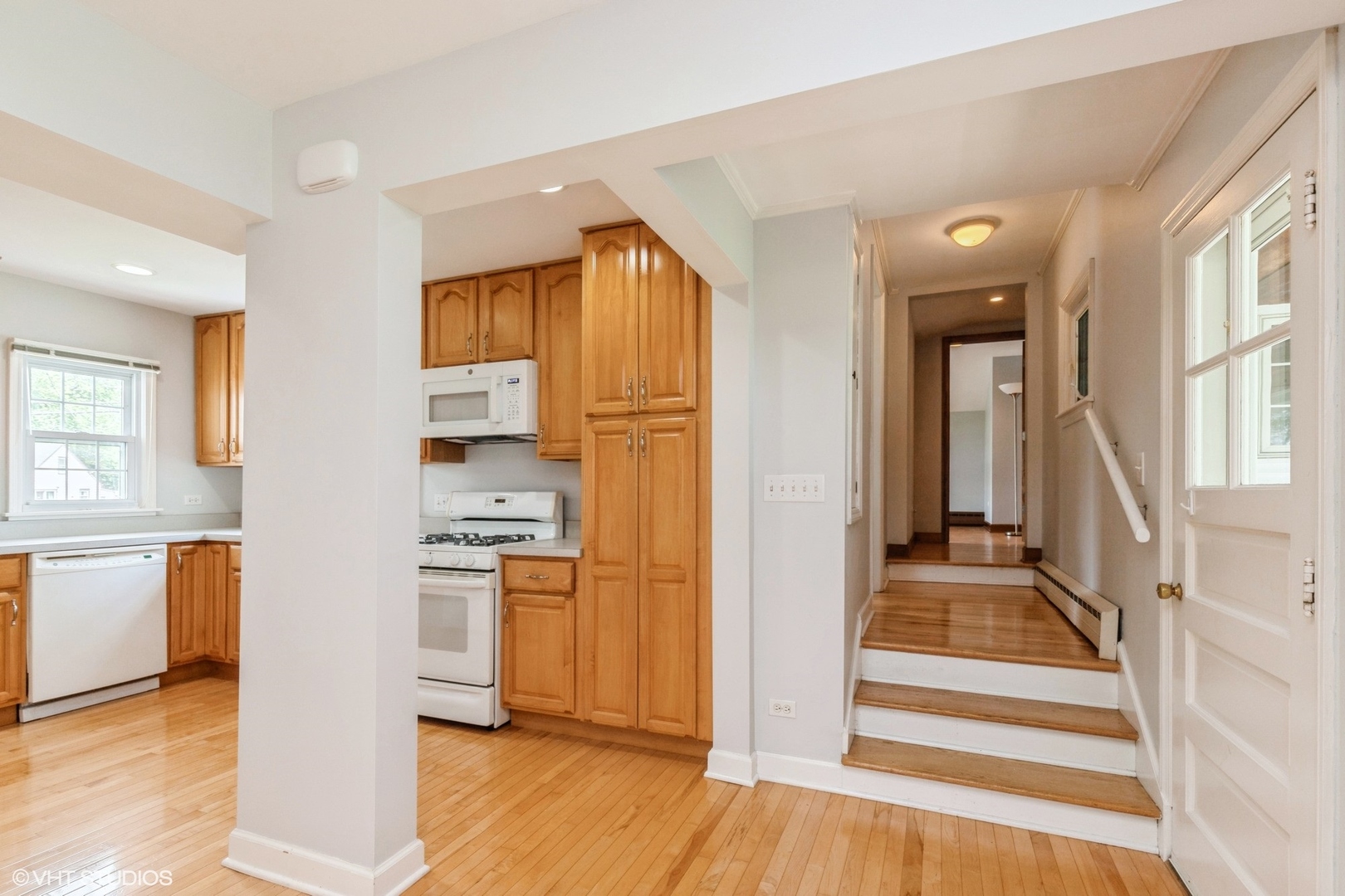 3 Lakeview Drive Mundelein, IL 60060 - Photo 2 of 13