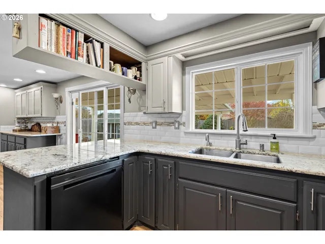 $450,000 | 738 East 2nd Avenue, Sutherlin, OR 97479