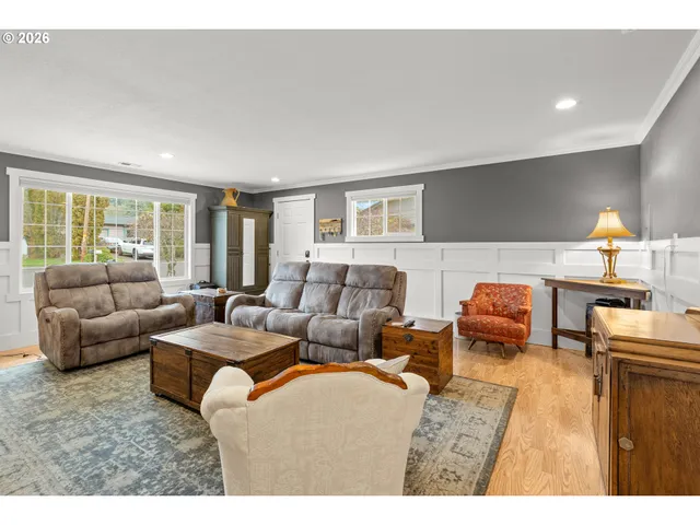 $450,000 | 738 East 2nd Avenue, Sutherlin, OR 97479