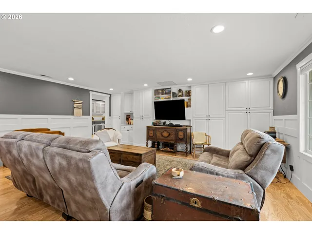 $450,000 | 738 East 2nd Avenue, Sutherlin, OR 97479