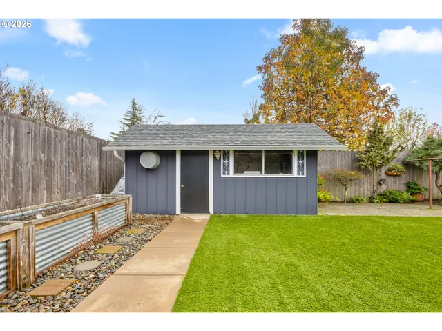 $450,000 | 738 East 2nd Avenue, Sutherlin, OR 97479