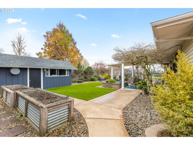 $450,000 | 738 East 2nd Avenue, Sutherlin, OR 97479