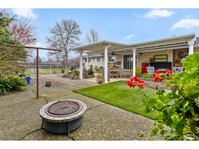 $450,000 | 738 East 2nd Avenue, Sutherlin, OR 97479