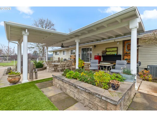 $450,000 | 738 East 2nd Avenue, Sutherlin, OR 97479