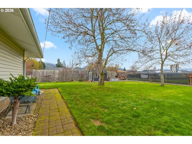 $450,000 | 738 East 2nd Avenue, Sutherlin, OR 97479