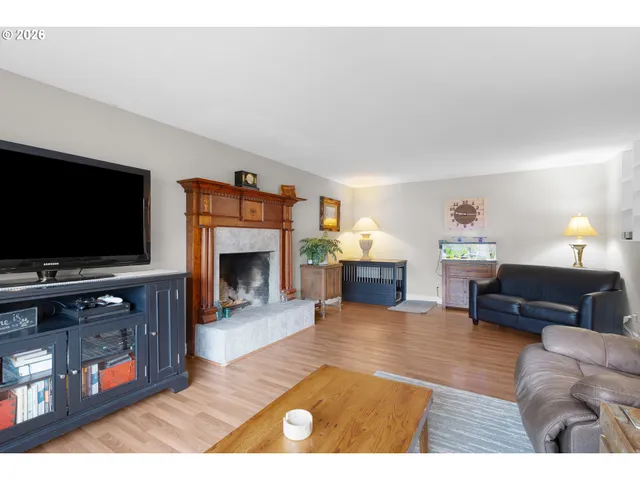 $450,000 | 738 East 2nd Avenue, Sutherlin, OR 97479