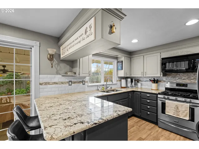 $450,000 | 738 East 2nd Avenue, Sutherlin, OR 97479