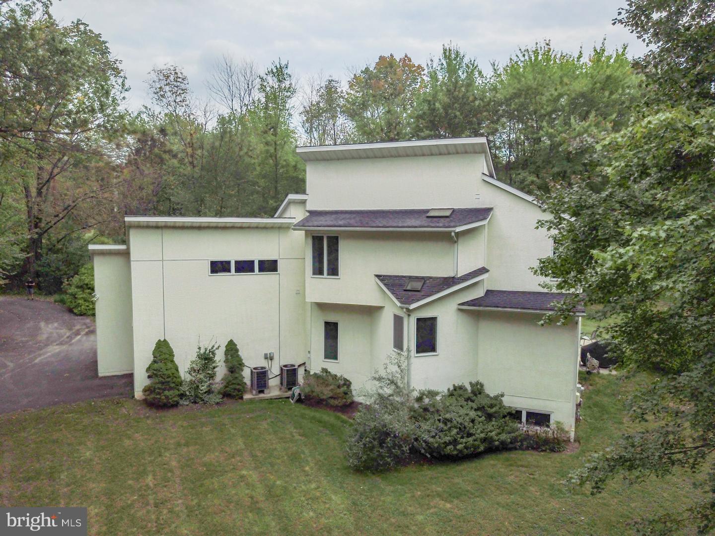1995 Three Mile Run Road Perkasie, PA 18944 - Photo 2 of 25 Exterior Back