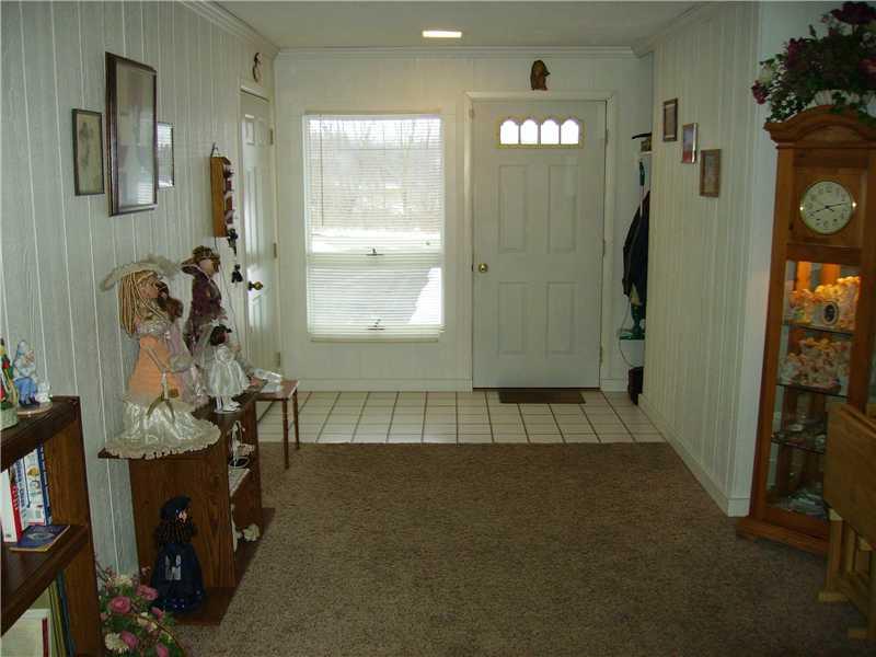 950 Cleland Mill Road New Castle, PA 16102 - Photo 11 of 15 Other. BREEZEWAY