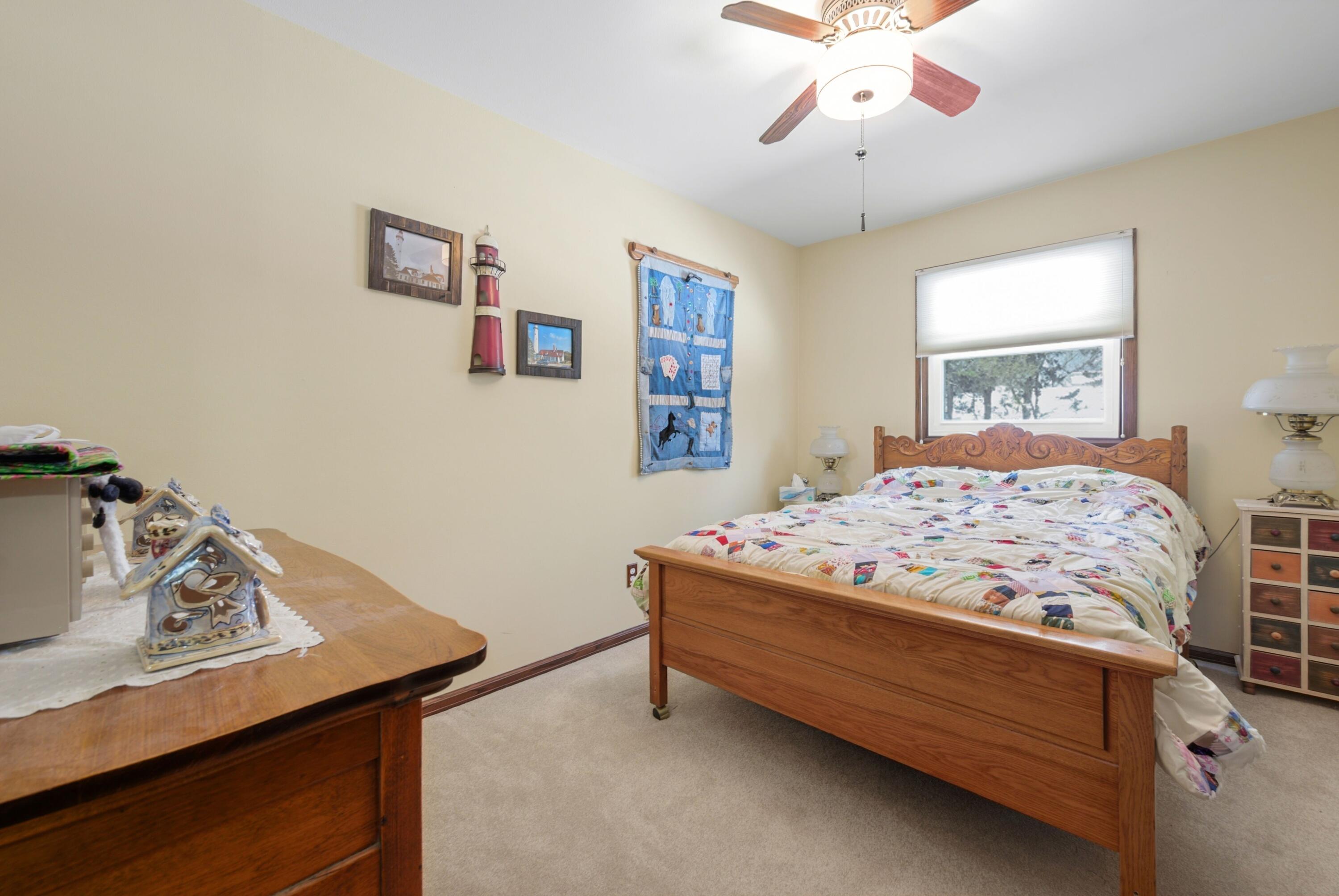 3641 North Main Street North Bay, WI 53402 - Photo 11 of 17 Bedroom 1