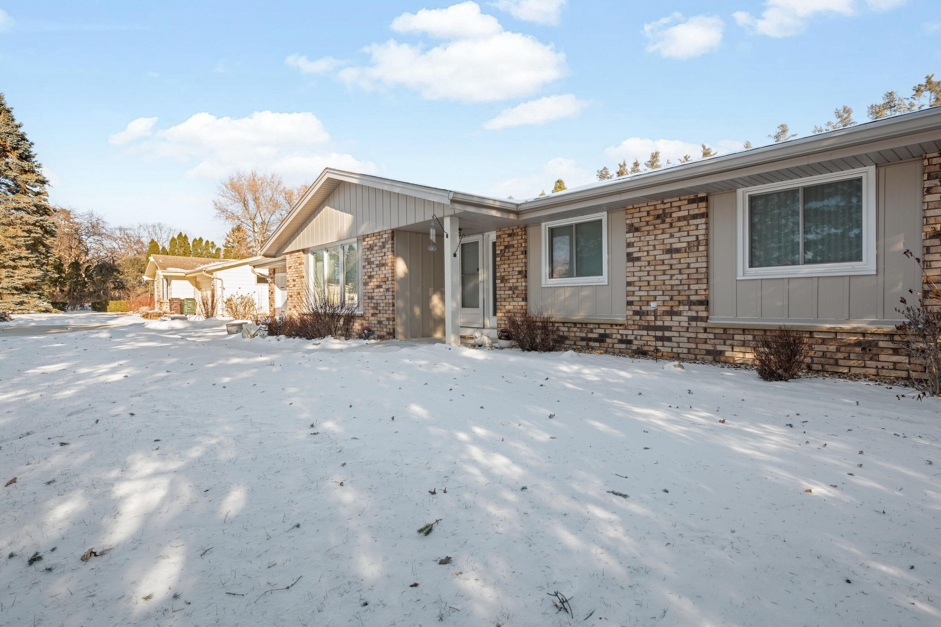 3641 North Main Street North Bay, WI 53402 - Photo 3 of 17 Front entrance