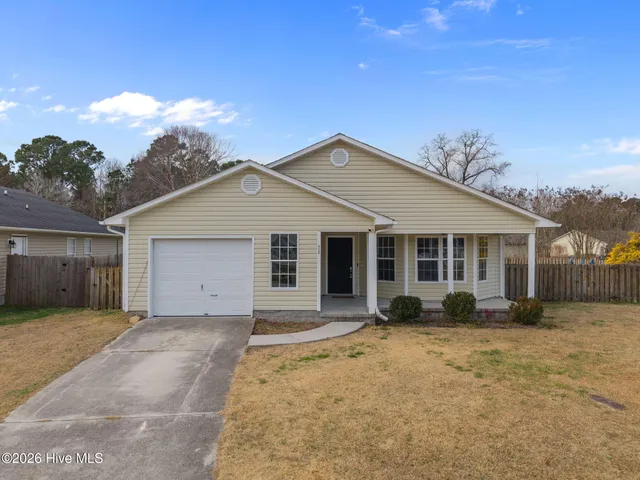 $275,000 | 424 Boysenberry Lane, Hubert, NC 28539