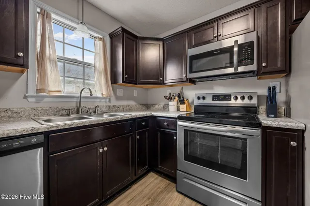 $275,000 | 424 Boysenberry Lane, Hubert, NC 28539