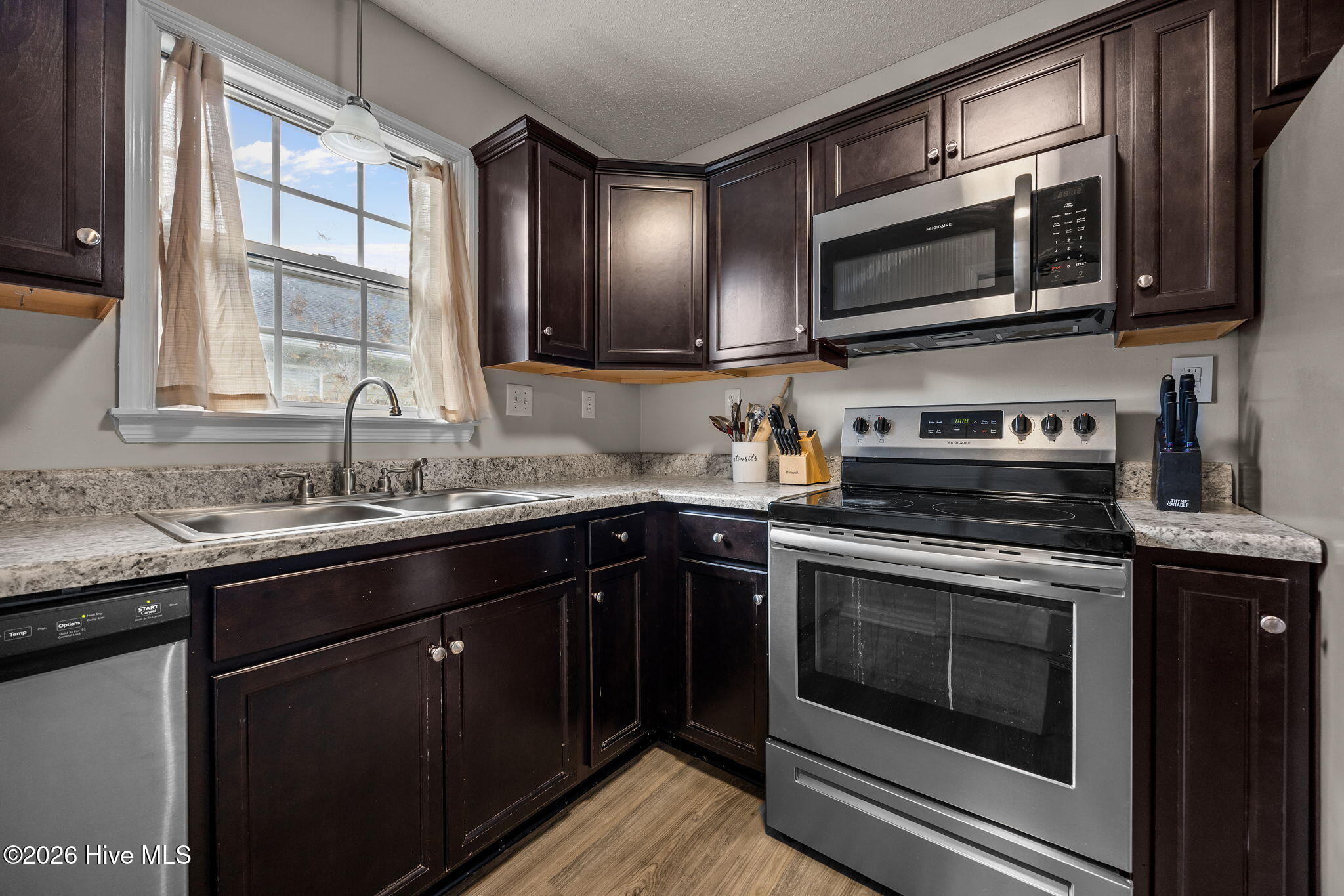 424 Boysenberry Lane Hubert, NC 28539 - Photo 21 of 49 21-web-or-mls-424 Boysenberry Ln. 46