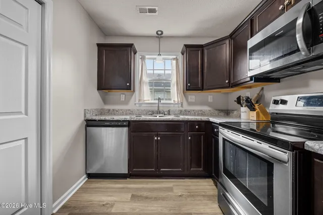 $275,000 | 424 Boysenberry Lane, Hubert, NC 28539