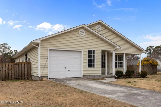 $275,000 | 424 Boysenberry Lane, Hubert, NC 28539