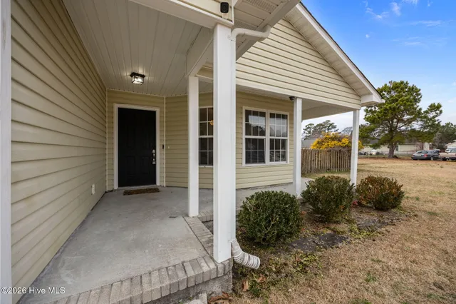 $275,000 | 424 Boysenberry Lane, Hubert, NC 28539