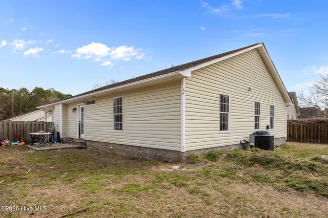 $275,000 | 424 Boysenberry Lane, Hubert, NC 28539