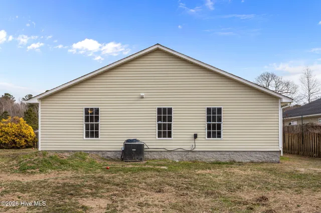$275,000 | 424 Boysenberry Lane, Hubert, NC 28539