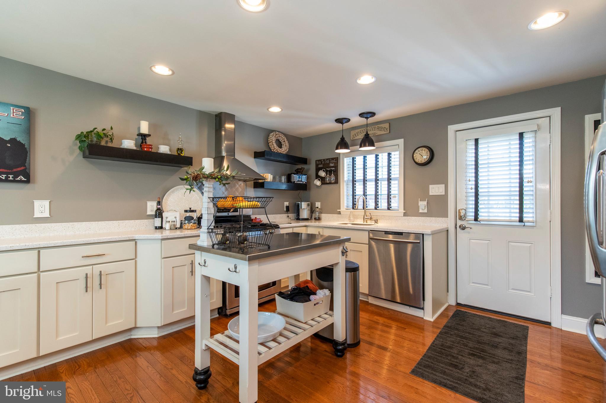 122 Brentwood Road Havertown, PA 19083 - Photo 8 of 31 SoapStone countertops