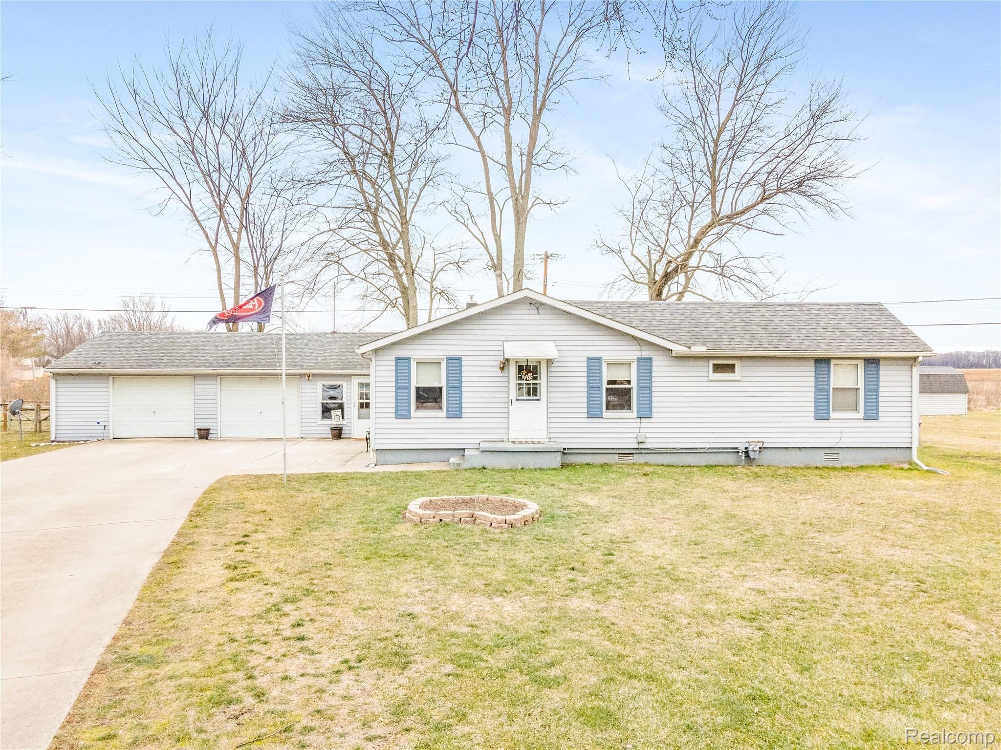 4047 Blue Bush Road Monroe, MI 48162 - Photo 29 of 38 4047 Bluebush-0464.jpg
