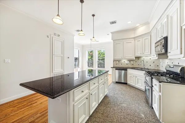 $4,350 | 1231 West Pierce Street, Houston, TX 77019