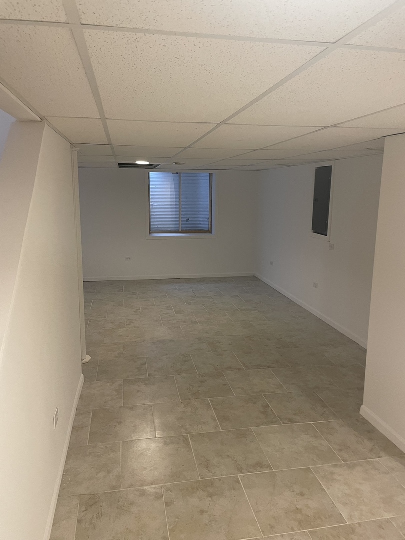 Undisclosed Address Round Lake, IL 60073 - Photo 13 of 15 a view of a big room