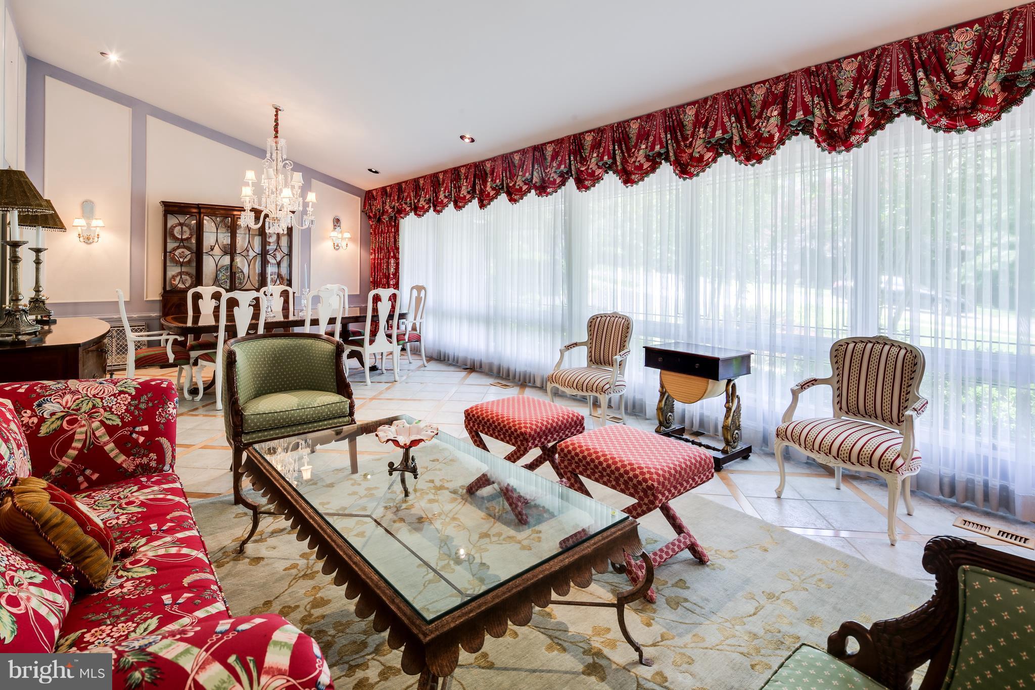 7219 Denberg Road Baltimore, MD 21209 - Photo 3 of 30 Living Room