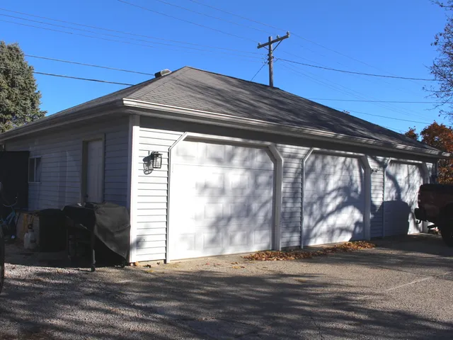 $239,900 | 411 West Main Street, Clinton, IL 61727