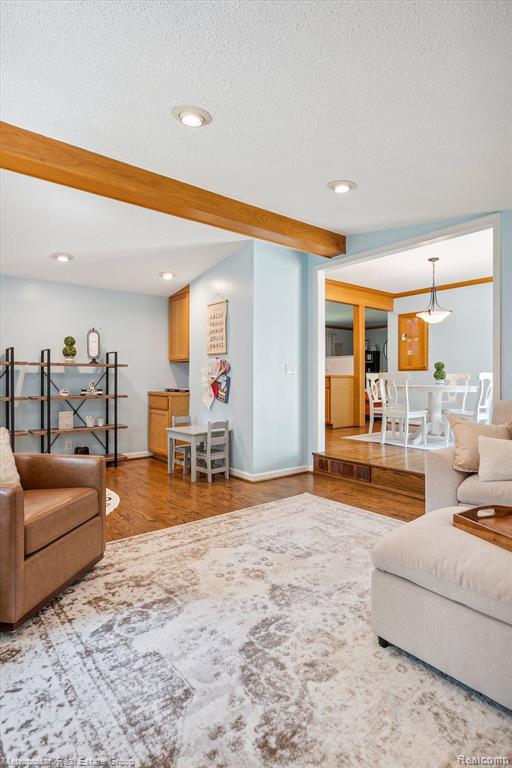 2405 Keith Road West Bloomfield, MI 48324 - Photo 7 of 43