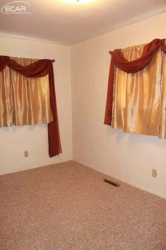 4503 Torrey Road Flint, MI 48507 - Photo 12 of 34 20455327-11.JPG