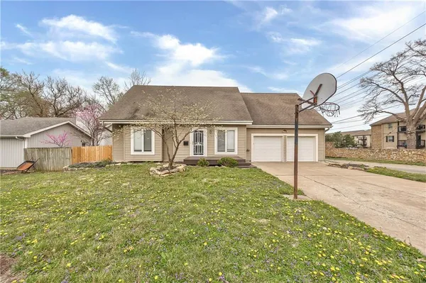 $464,750 | 4704 El Monte Street, Roeland Park, KS 66205