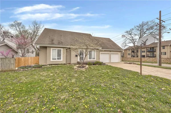 $464,750 | 4704 El Monte Street, Roeland Park, KS 66205