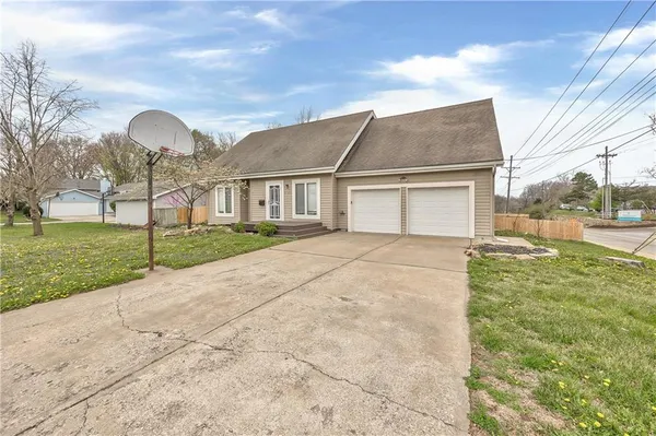 $464,750 | 4704 El Monte Street, Roeland Park, KS 66205