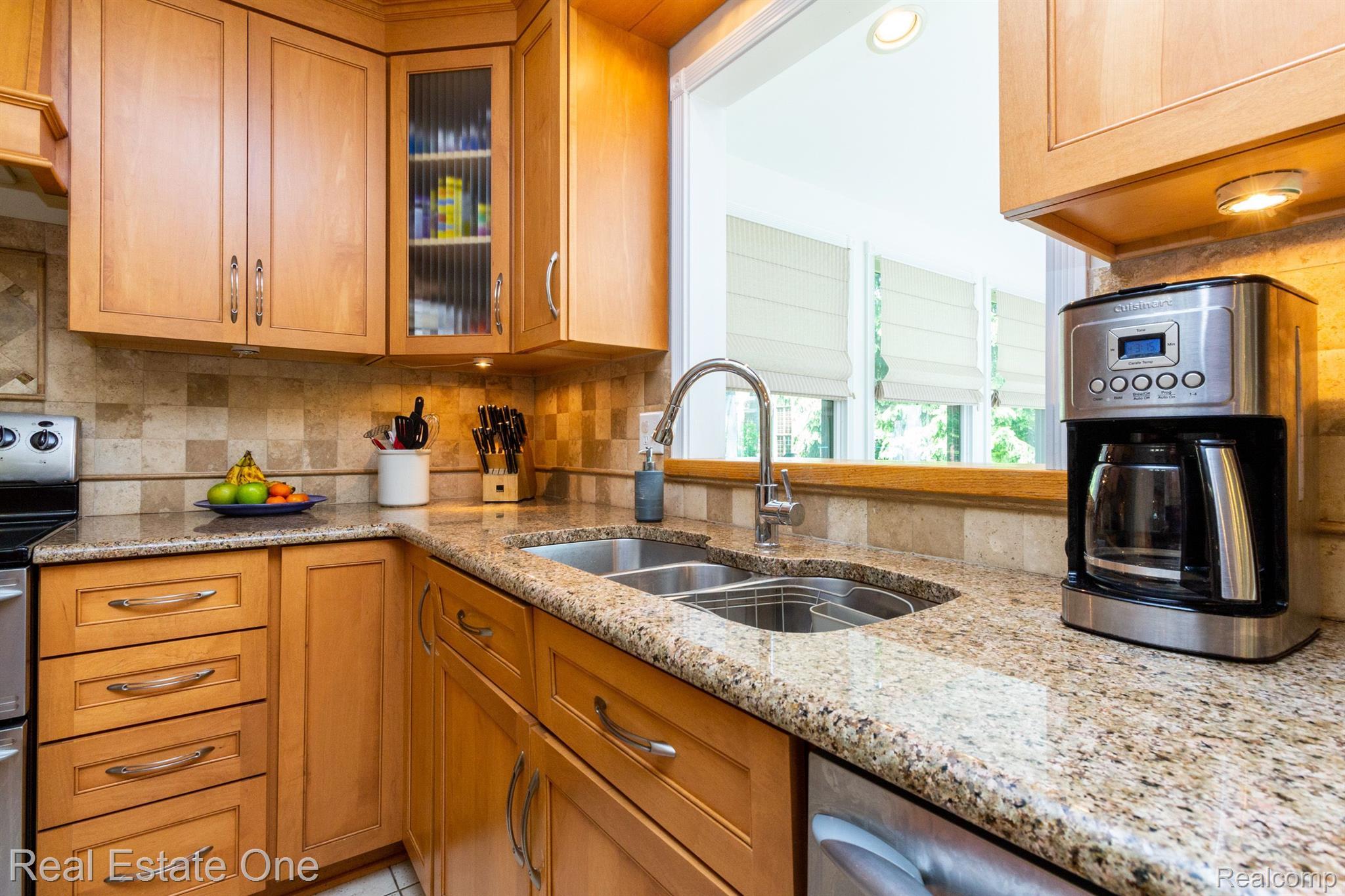 594 Shellbourne Drive Rochester, MI 48309 - Photo 13 of 59 Gallery Image 13