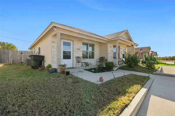 a view of a house with backyard and sitting area