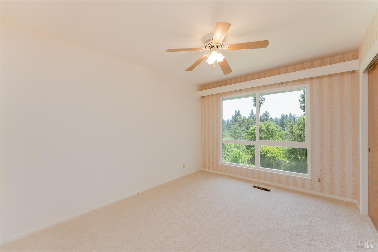 925 Knob Hill Road Ukiah, CA 95482 - Photo 14 of 39