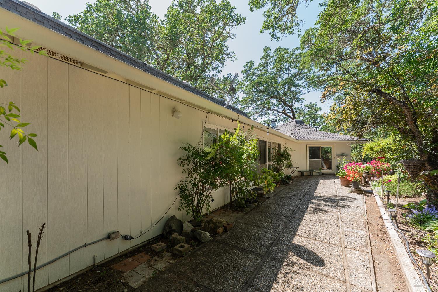 925 Knob Hill Road Ukiah, CA 95482 - Photo 19 of 39