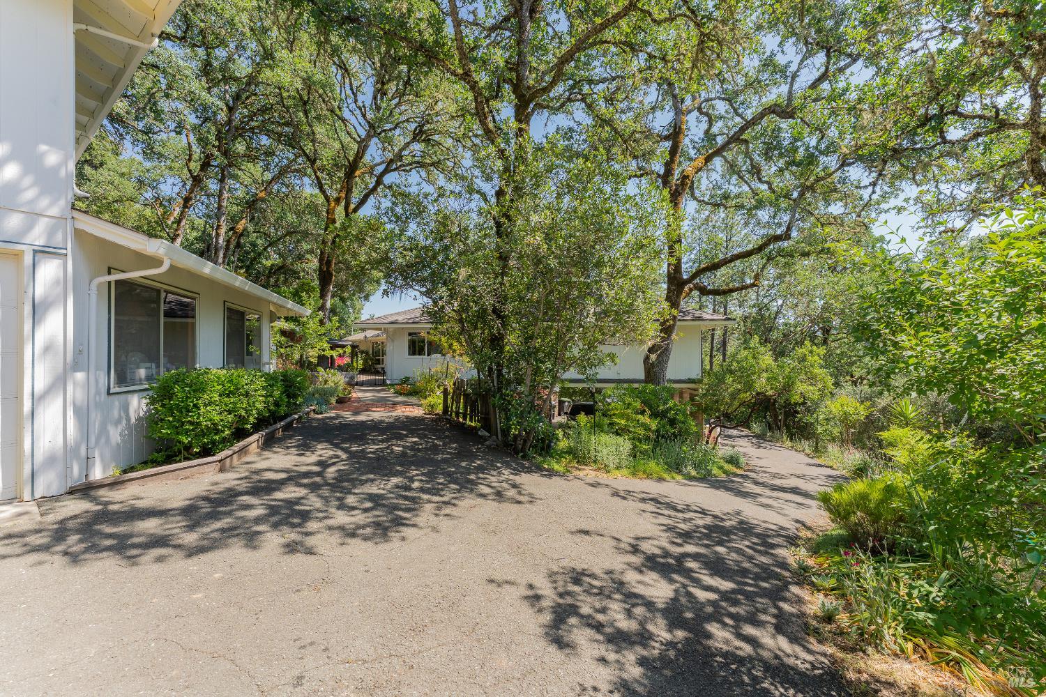 925 Knob Hill Road Ukiah, CA 95482 - Photo 27 of 39