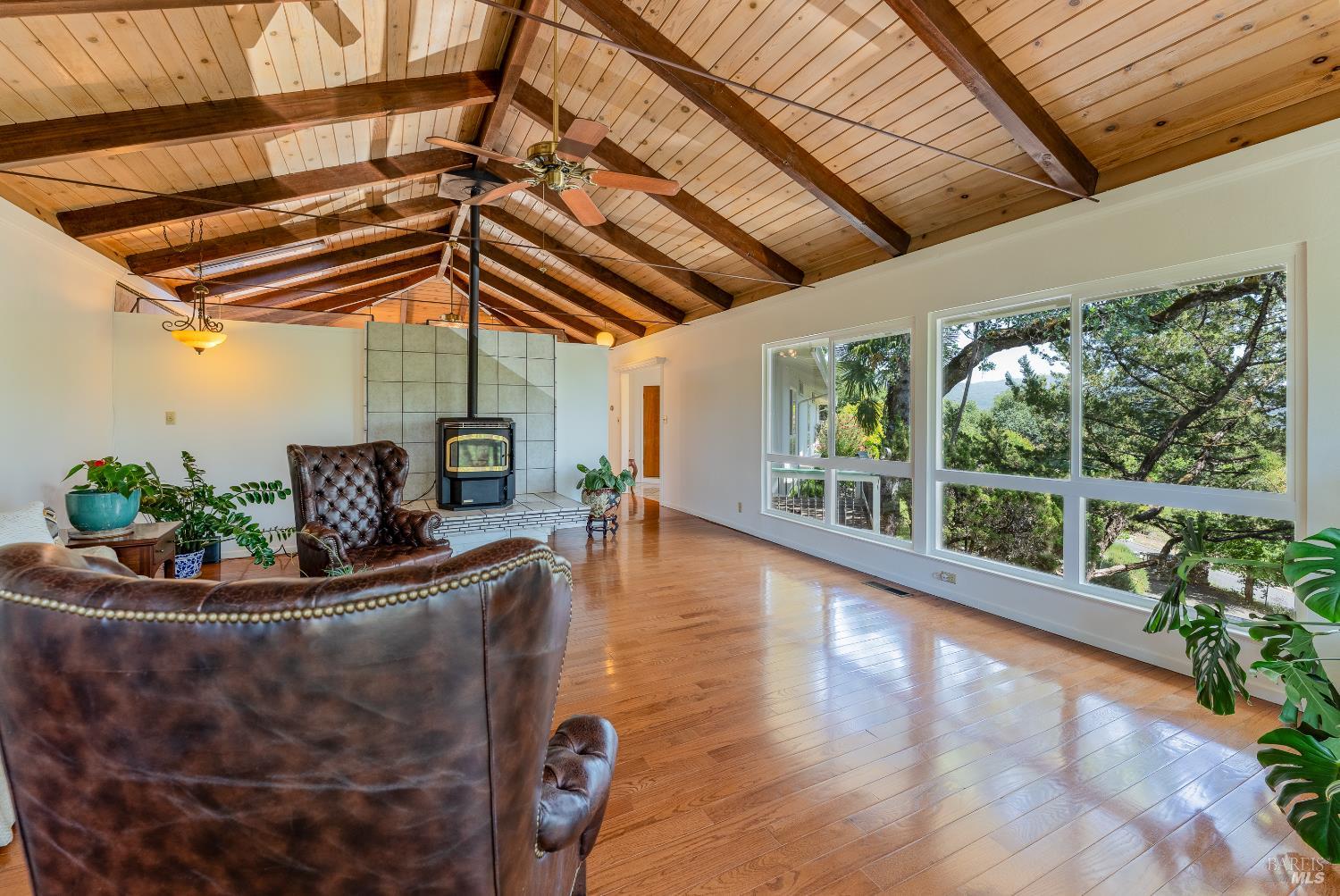 925 Knob Hill Road Ukiah, CA 95482 - Photo 5 of 39