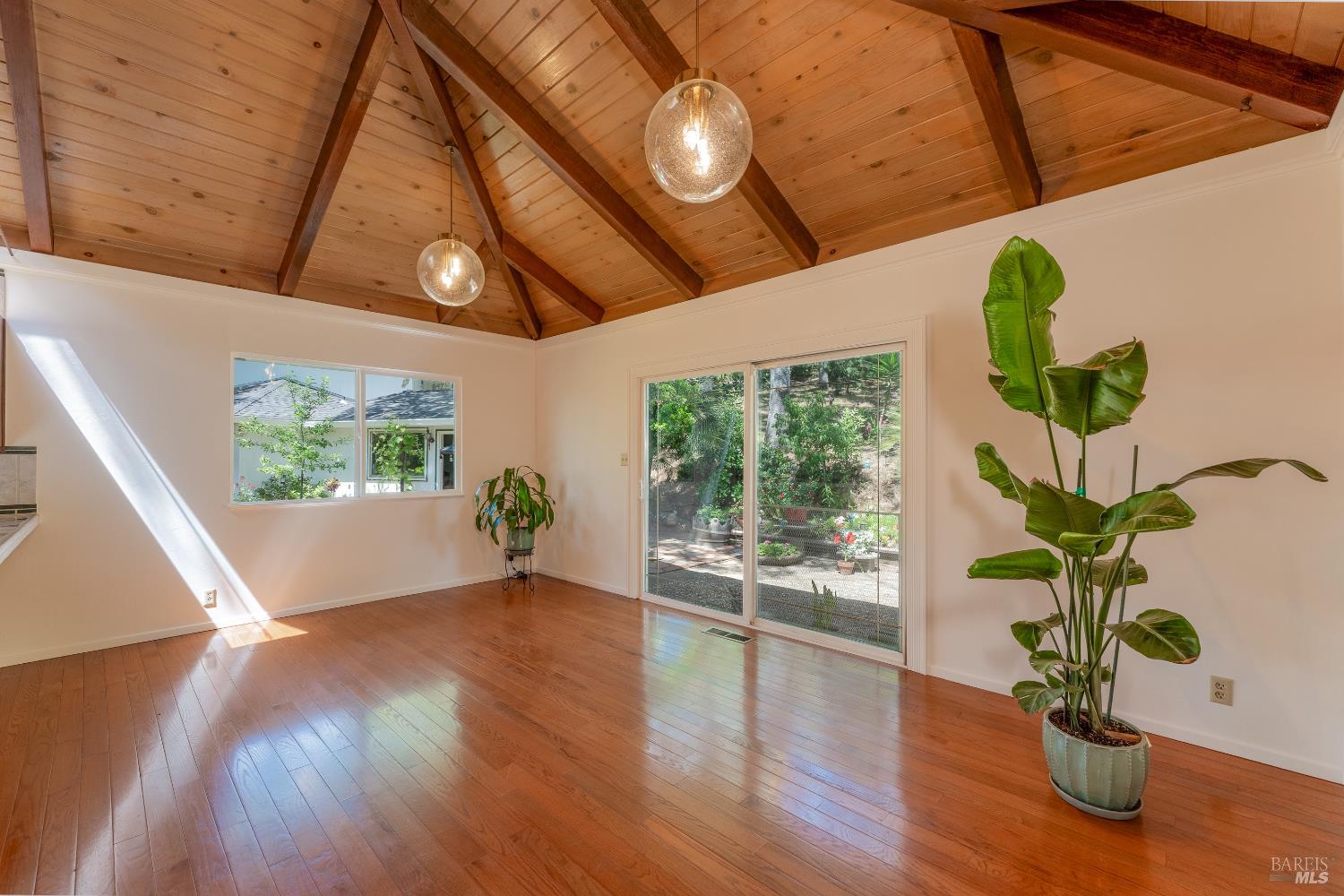 925 Knob Hill Road Ukiah, CA 95482 - Photo 6 of 39