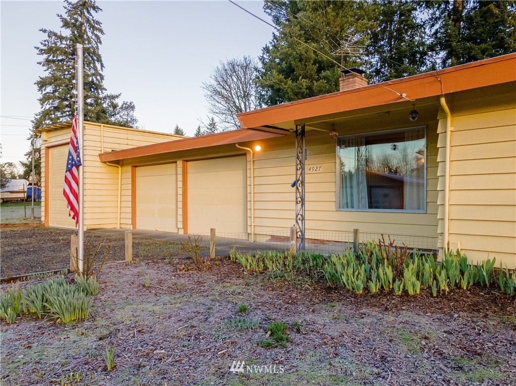 4927 Southeast Foss Road Port Orchard, WA 98366 - Photo 4 of 34 Gallery Image 4